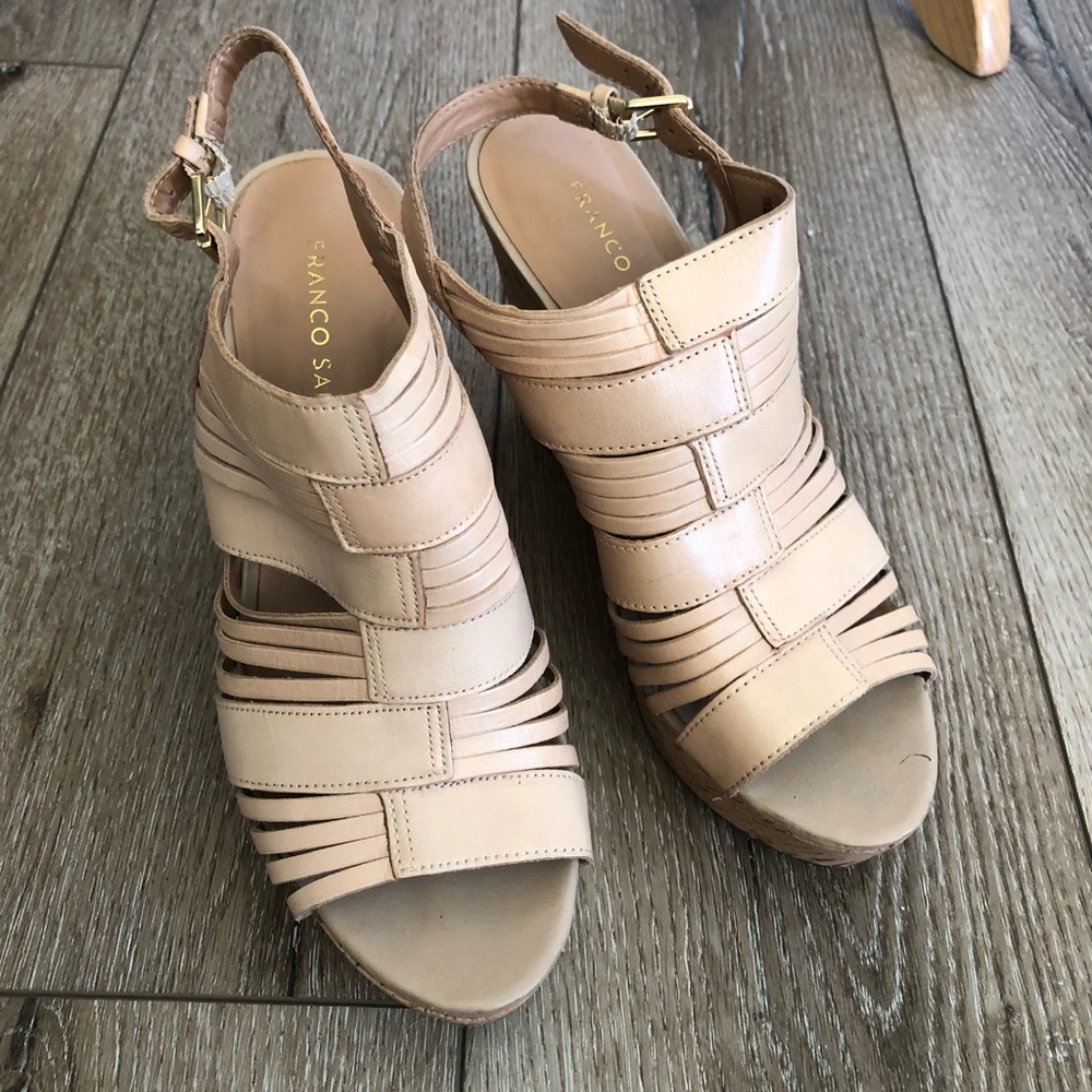 Nude wedge sandals size 8. Perfect for wine tasting or a wedding.